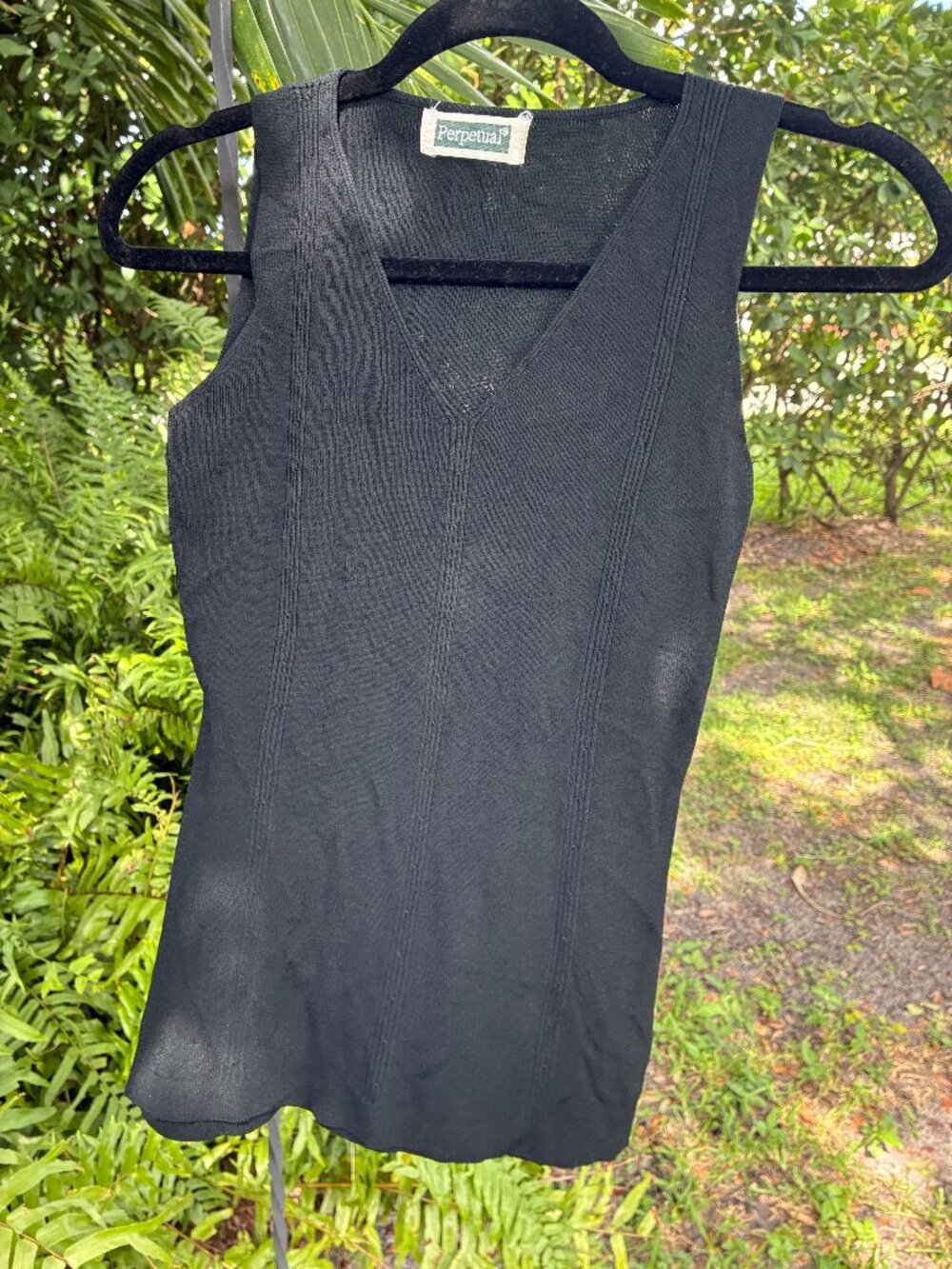Black Sleeveless Knit Sweater Tank Top V-Neck